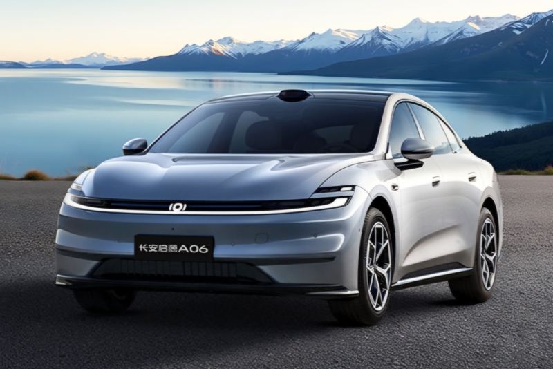 В версии BEV есть передний багажник объёмом 108 л и задний &mdash; 656 л (общий объём &mdash; 764 л).