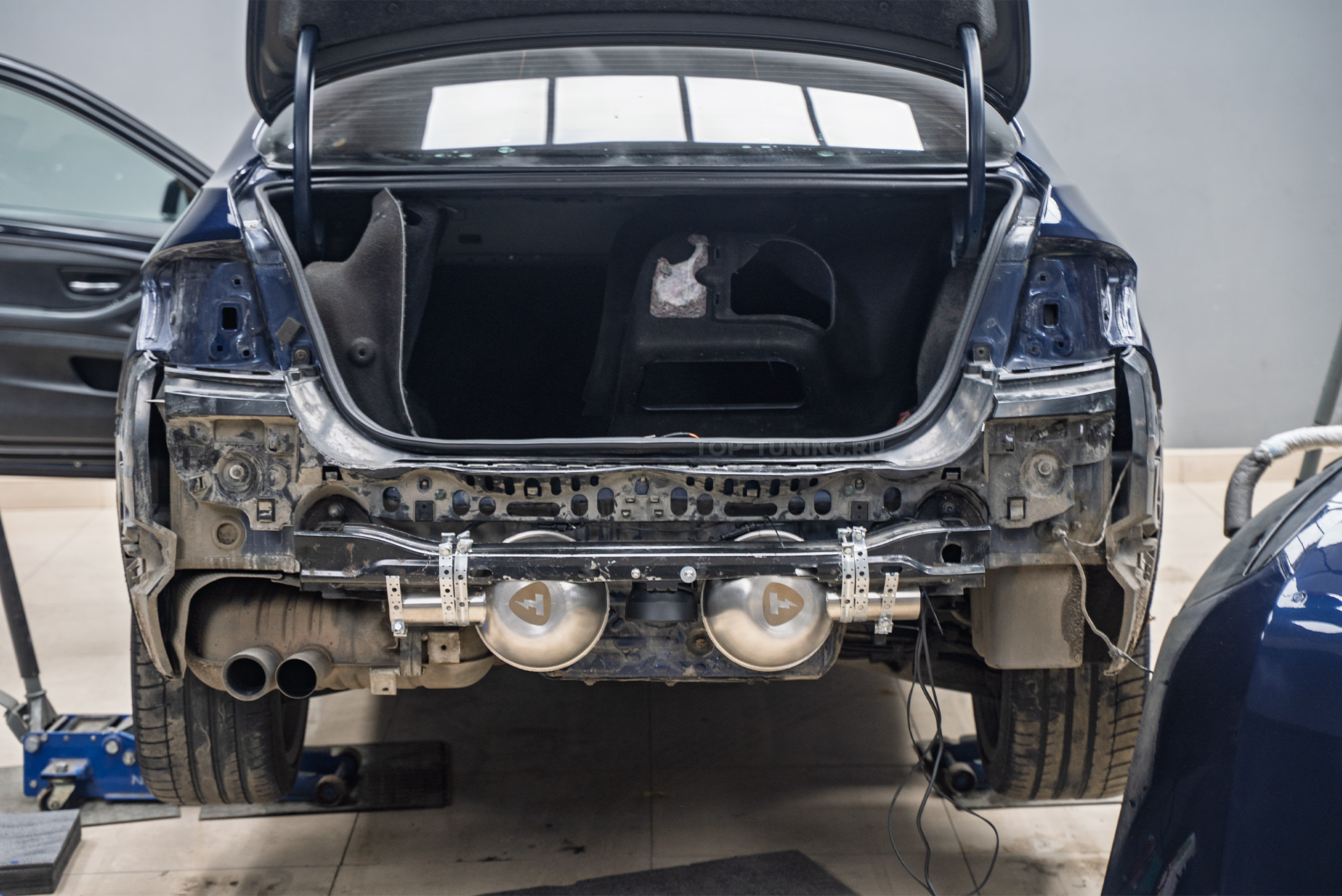 110596 Монтаж электронного выхлопа THOR 2.0 + ECHO для BMW 5 серии F10