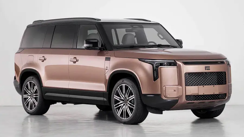 Adamas сохранил характерный для Polestones 01 стиль &laquo;квадратной коробки&raquo;, но претерпел некоторые изменения. Теперь решётка радиатора выполнена в цвет кузова, а сотовидная отделка под фарами стала более изящной и закрытой. Покупатели смогут выбрать од