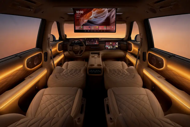 IM LS9 &mdash; новый флагман бренда. Автомобиль будет оснащён системой Super Extended Range system &laquo;Stellar&raquo; и цифровым шасси нового поколения &laquo;Lingxi&raquo;. Гиперверсию IM LS9 планируют выпустить в первом квартале 2026 года.