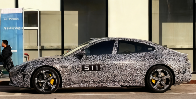 По некоторым данным, в обновлённой модели может появиться решётка радиатора с вертикальными перегородками, как у SU7 Ultra, вместо нынешней горизонтальной конструкции. Считается, что такое изменение может немного повысить эффективность.