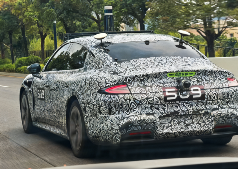 Поводом стали шпионские фотографии, на которых запечатлён прототип с изменённым дизайном передней части и, предположительно, другой компоновкой воздухозаборника. В соцсетях также появились сообщения о том, что модель получит 12 крупных обновлений обо