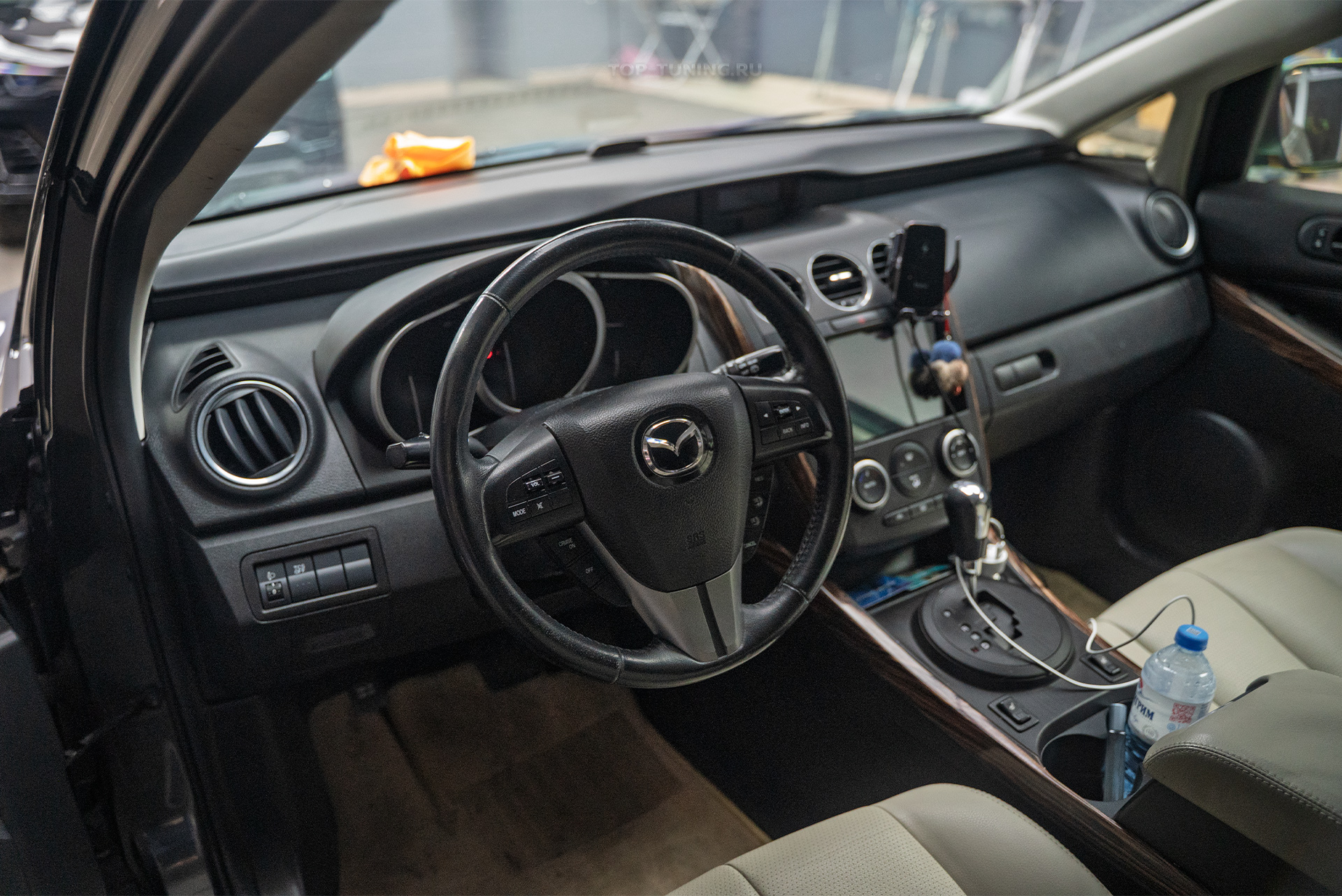 Установка анатомического тюнинг-руля Ego Skill для Mazda CX-7 2009-2012