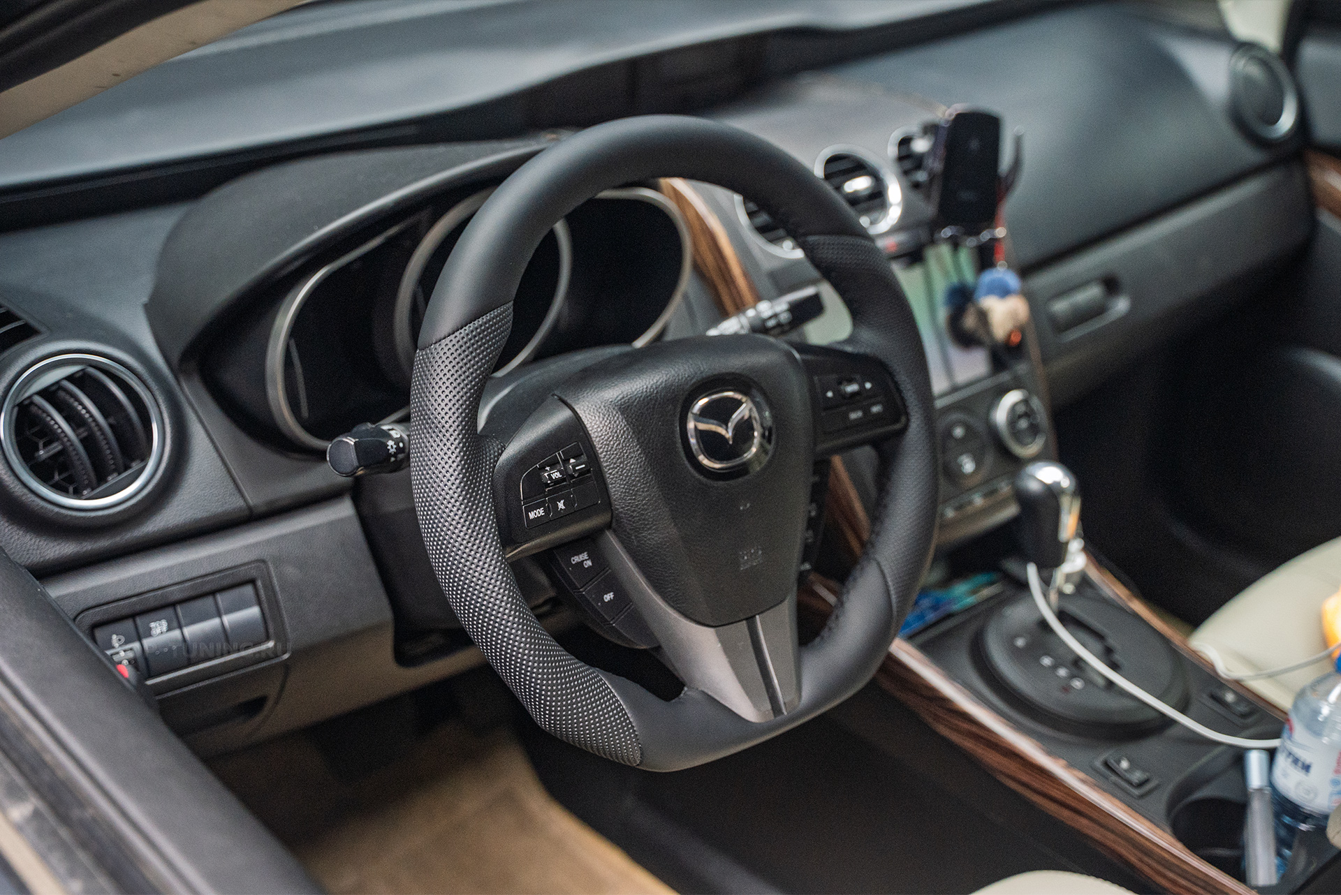 110619 Установка анатомического тюнинг-руля Ego Skill для Mazda CX-7 2009-2012