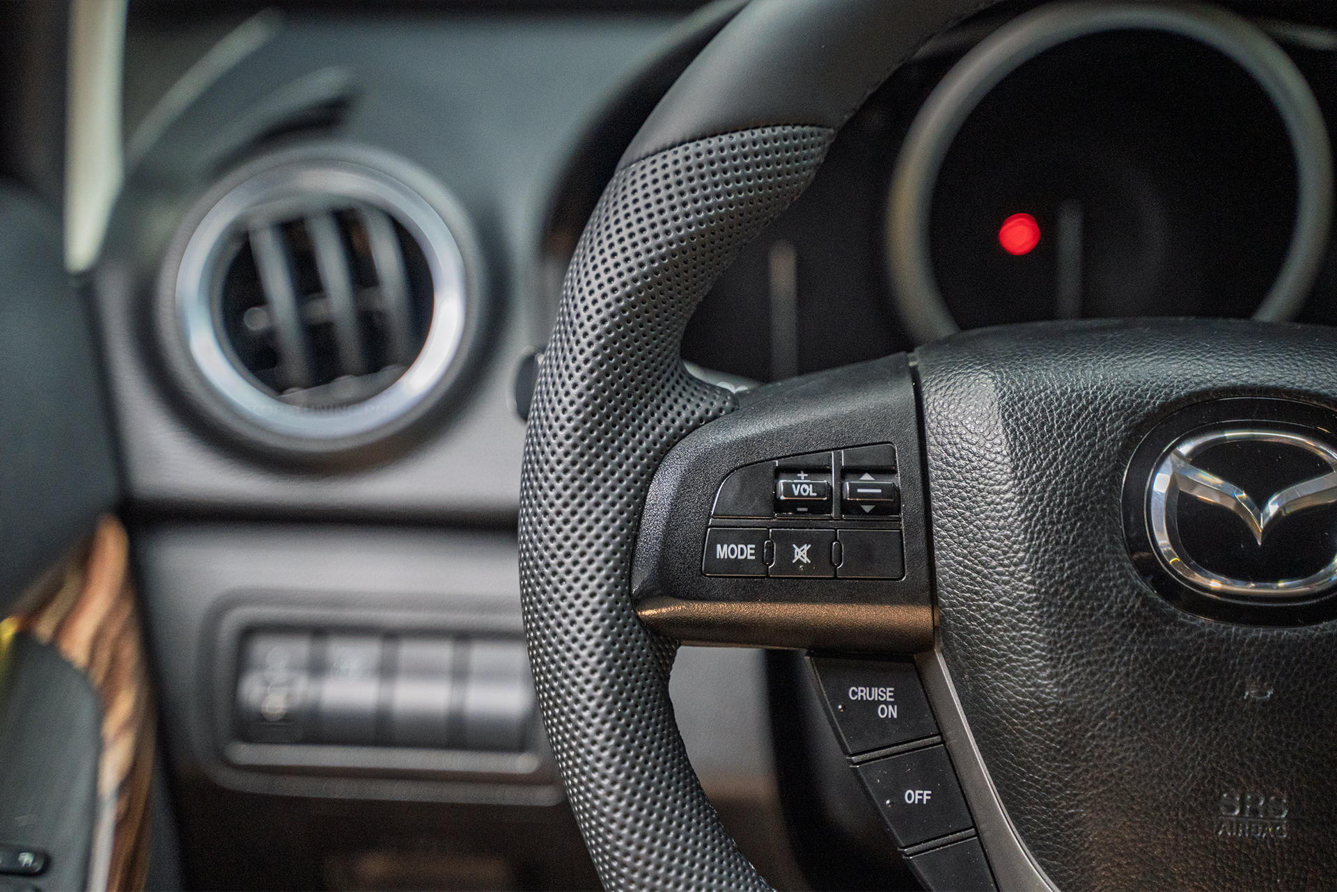 110619 Установка анатомического тюнинг-руля Ego Skill для Mazda CX-7 2009-2012