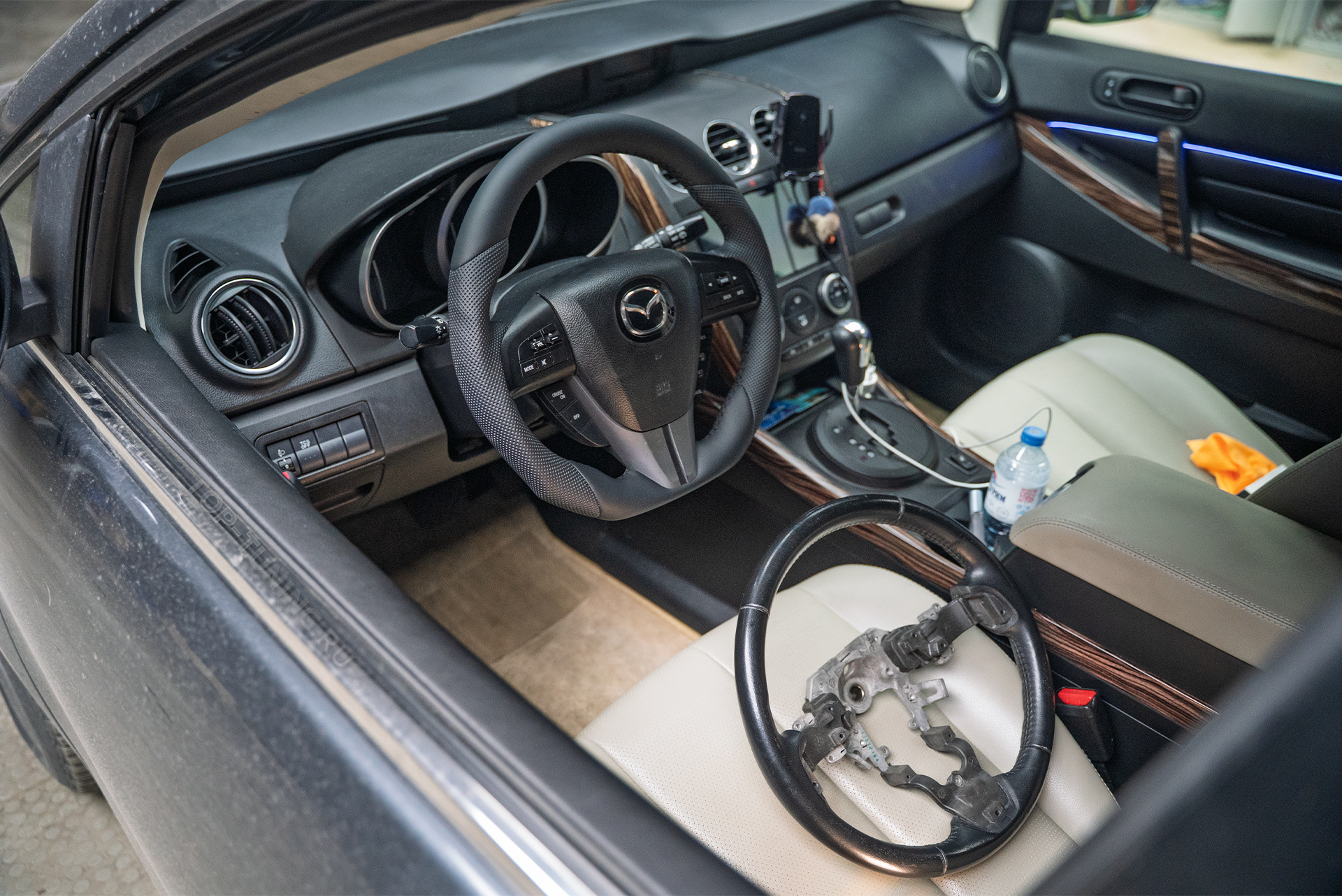 110619 Установка анатомического тюнинг-руля Ego Skill для Mazda CX-7 2009-2012