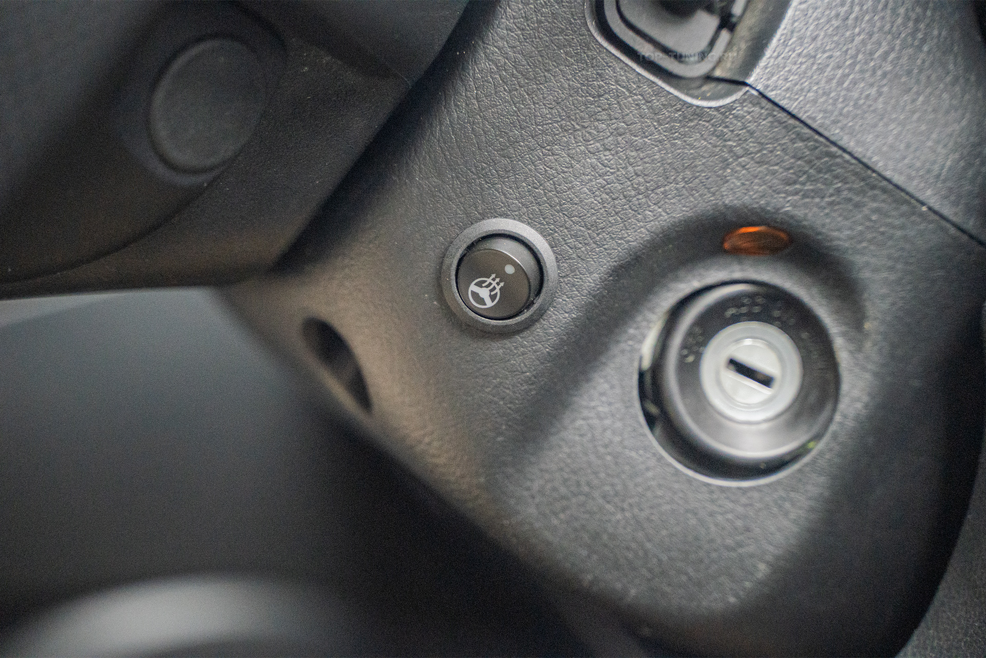 Установка анатомического тюнинг-руля Ego Skill для Mazda CX-7 2009-2012