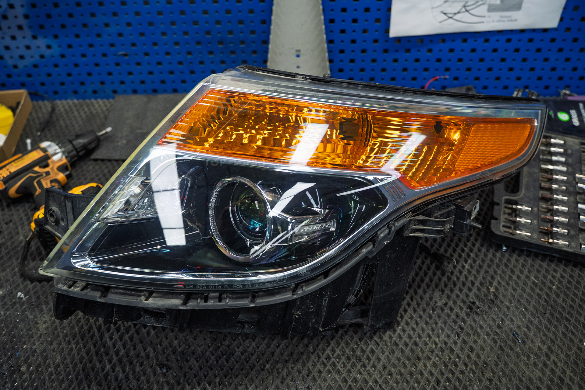 110622 Замена линз в фарах Ford Explorer V &ndash; LED-модули MaxBeam 2.0
