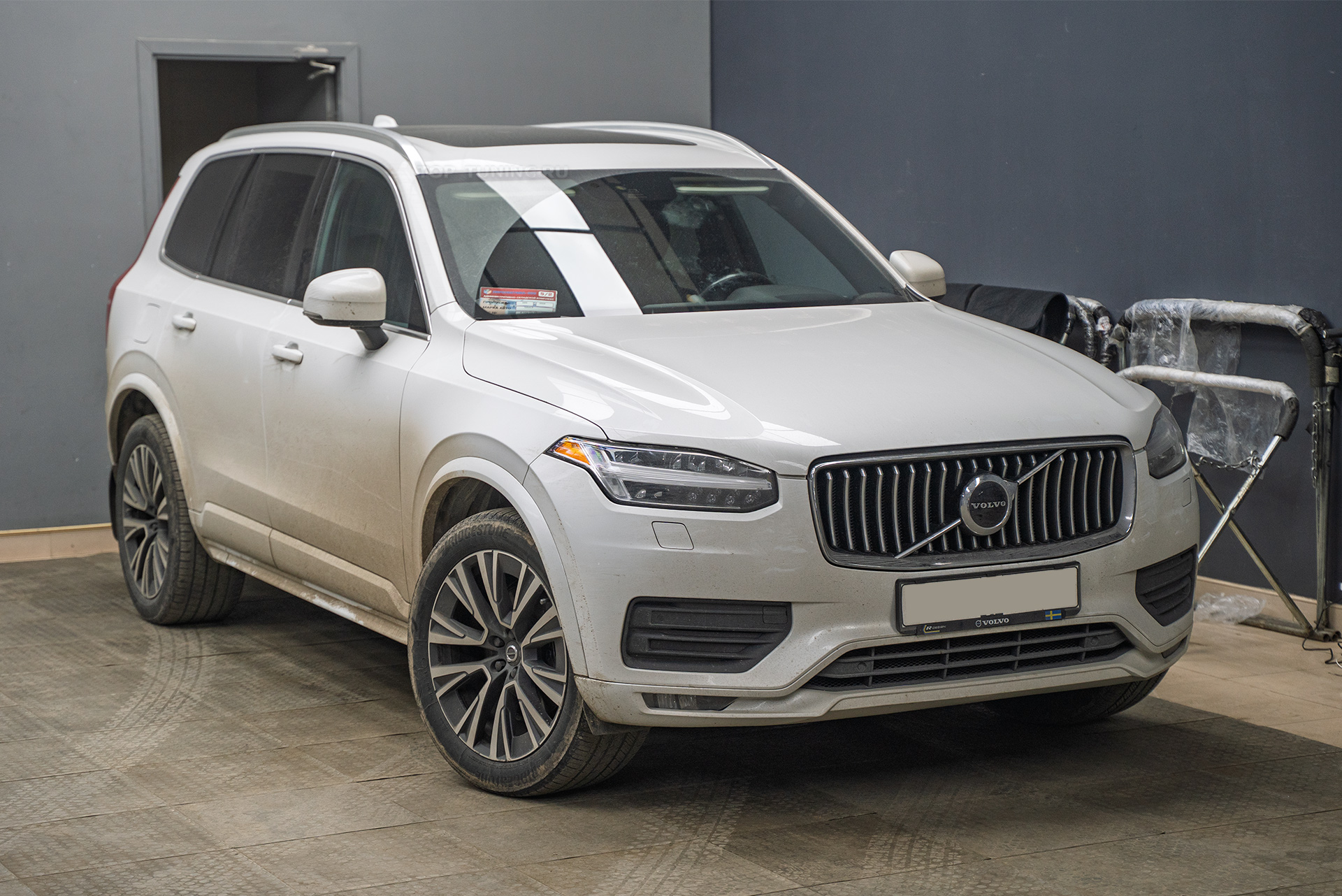 Тюнинг акустики Volvo XC90 II &ndash; центральный динамик Bowers & Wilkins в торпедо