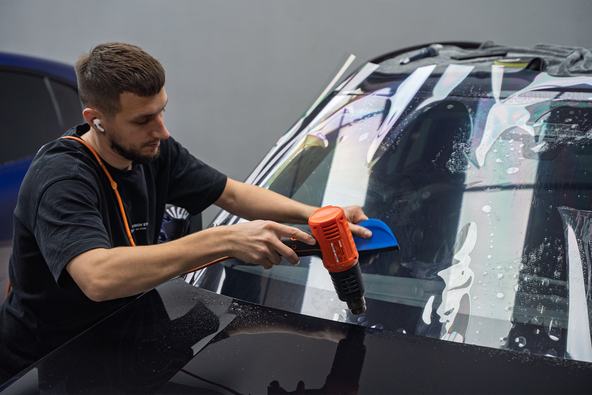 Бронирование лобового стекла BMW X5 G05 рестайлинг пленкой от трещин и царапин