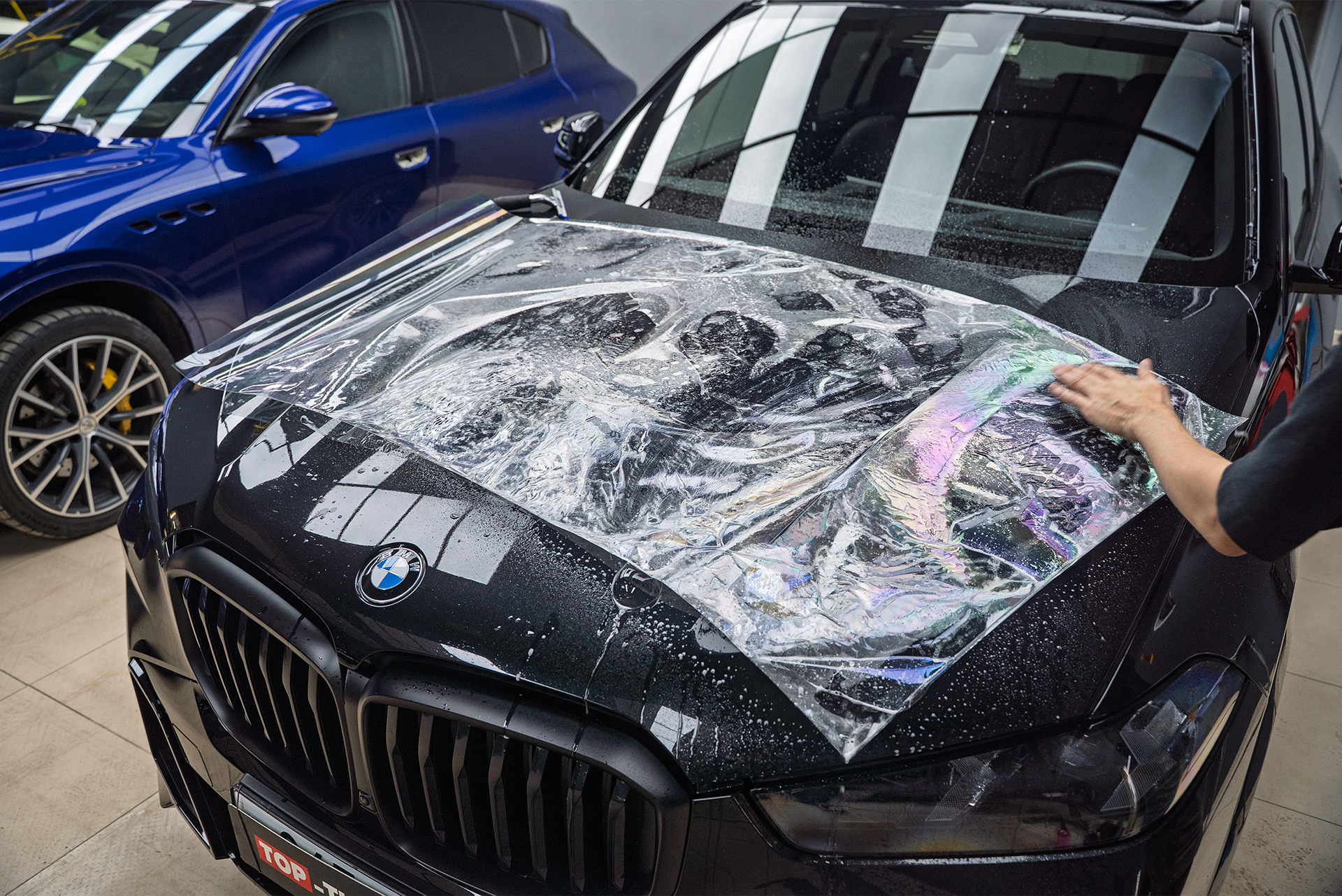 110624 Бронирование лобового стекла BMW X5 G05 рестайлинг пленкой от трещин и царапин