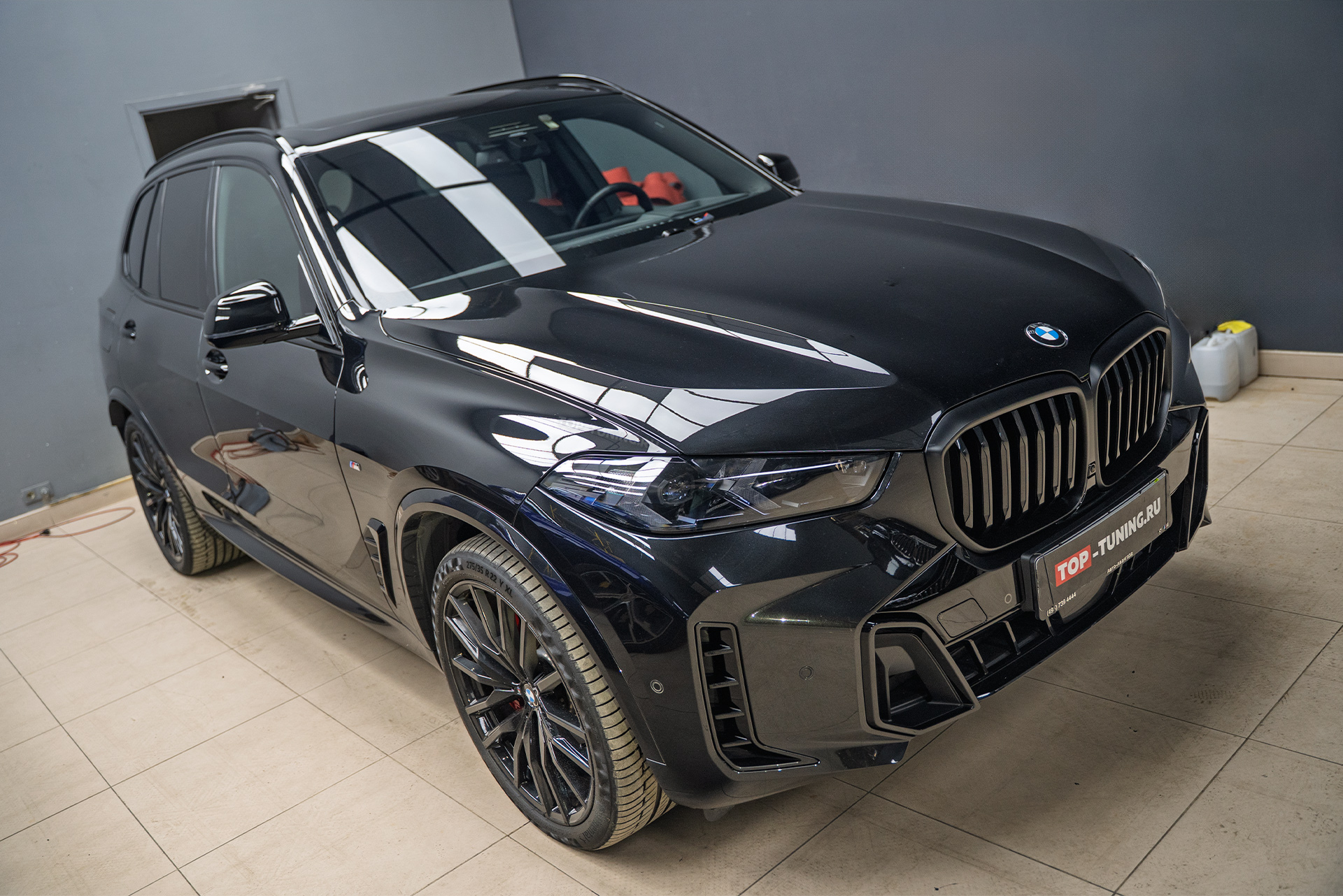 Бронирование лобового стекла BMW X5 G05 рестайлинг пленкой от трещин и царапин