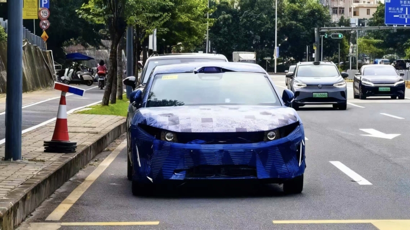 Новый седан Han от BYD вырос на 5,2 метра благодаря обновленному дизайну кузова