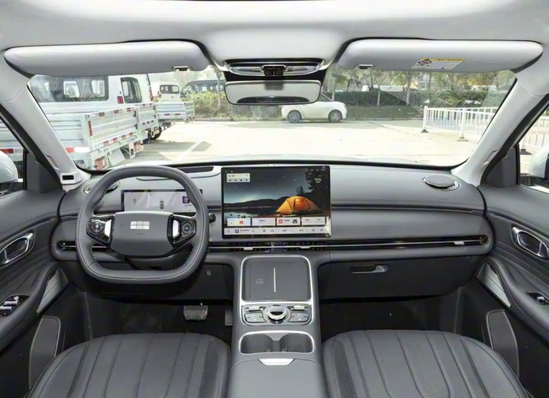 19 ноября компания Geely представит в Китае модель Galaxy Starship 7 EM-i 2026 года выпуска (известную во всём мире как Geely Starry EM-i)