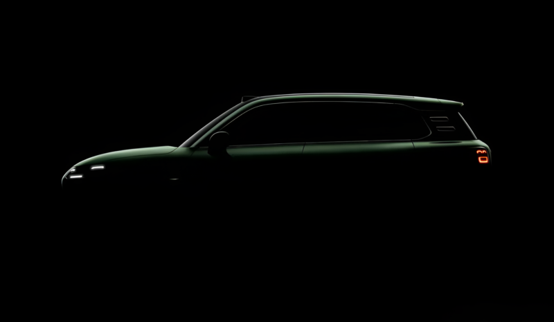 Сзади у A10 нет сквозного фонаря &mdash; компоновка более простая. У автомобиля плавающая крыша, которая перекликается с дизайном некоторых других небольших электромобилей (например, Mini и некоторых моделей Smart). Квадратные задние фонари визуально увели