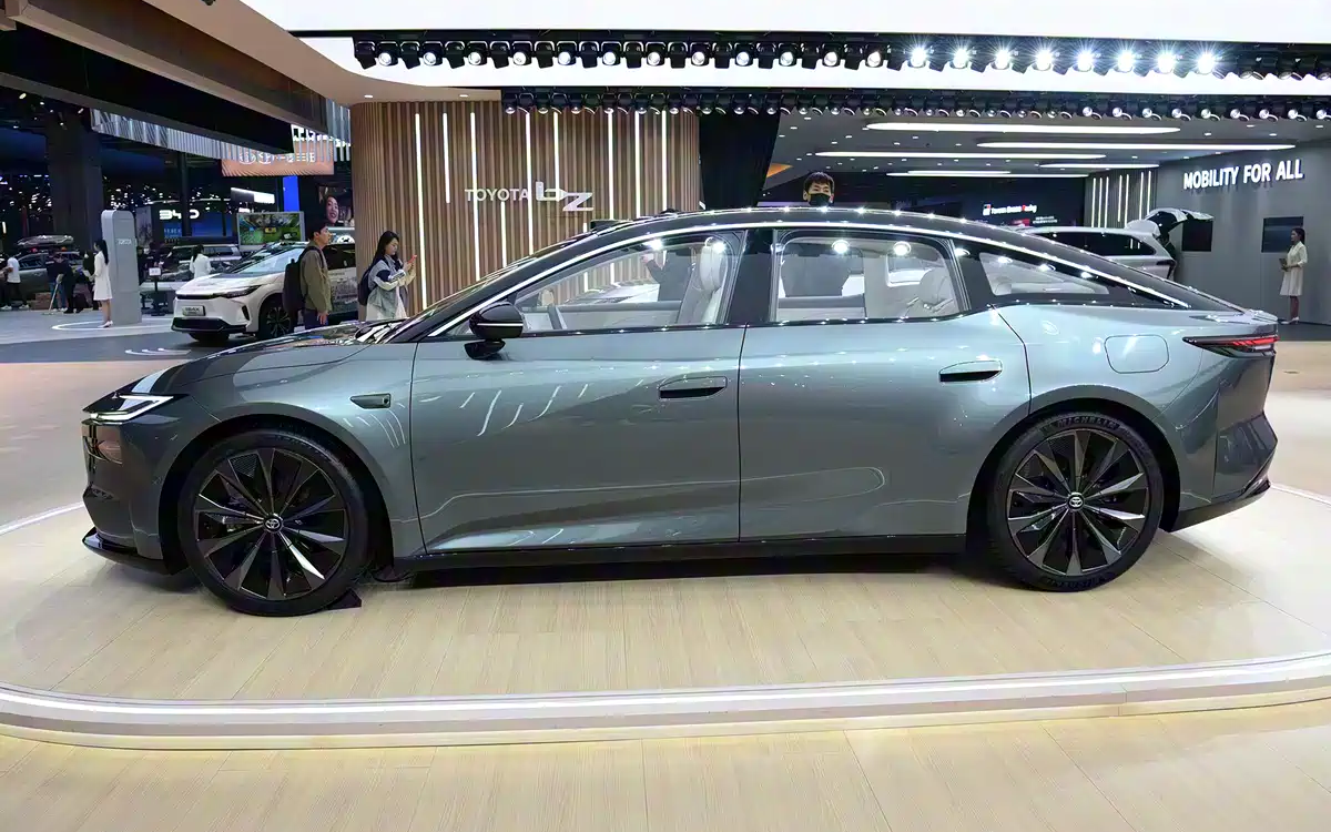 Toyota bZ7 EV дебютирует с двигателем Huawei и системой HarmonyOS cockpit