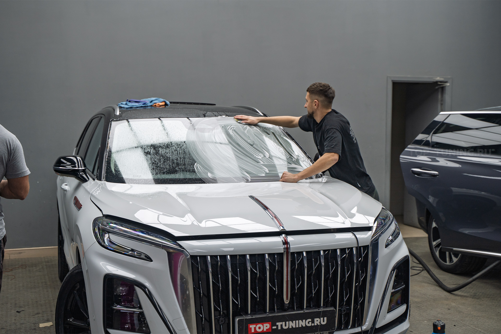 110666 Полная оклейка кузова + доводчики в двери + шумоизоляция дверей Hongqi HS5 2023+