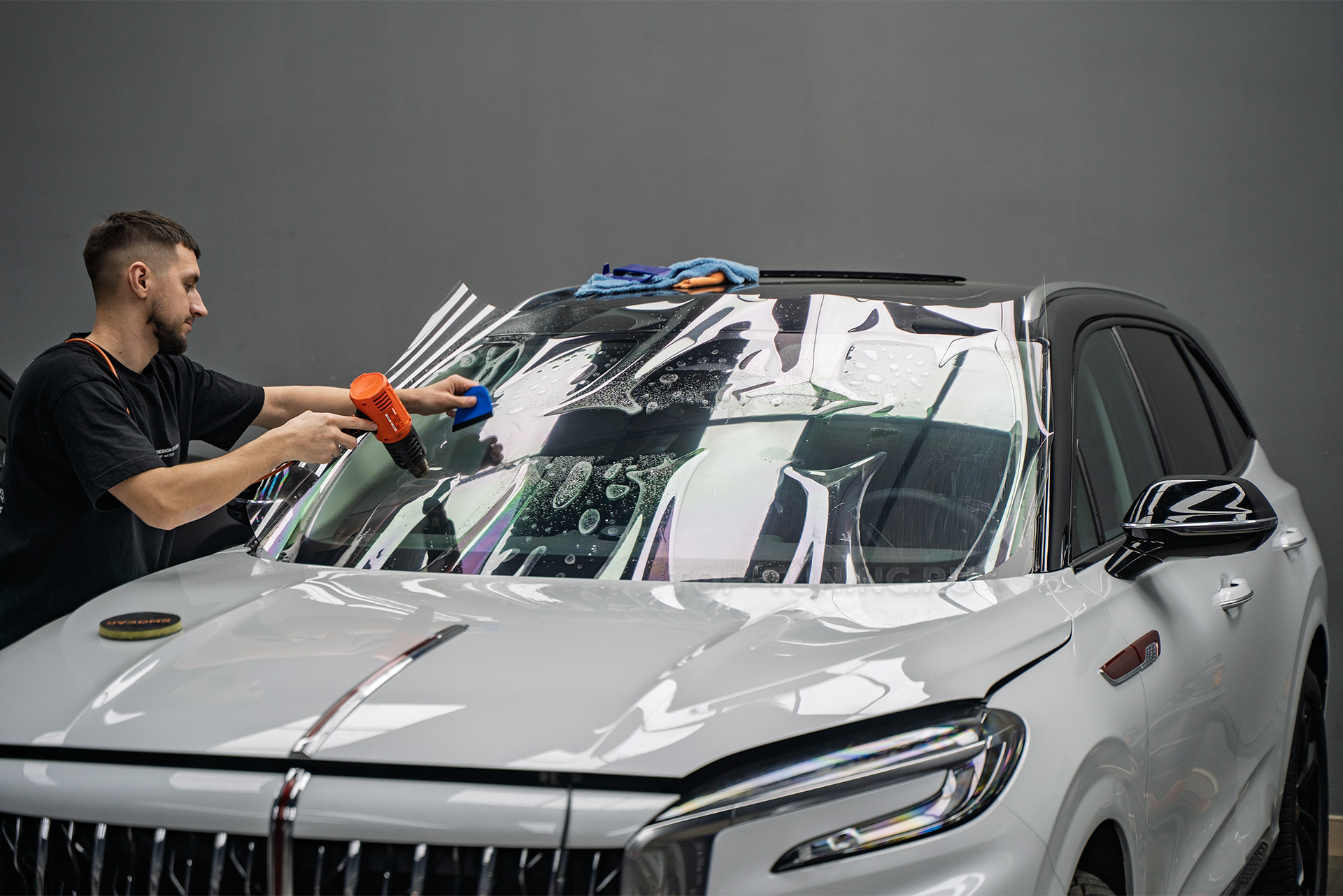 Полная оклейка кузова + доводчики в двери + шумоизоляция дверей Hongqi HS5 2023+