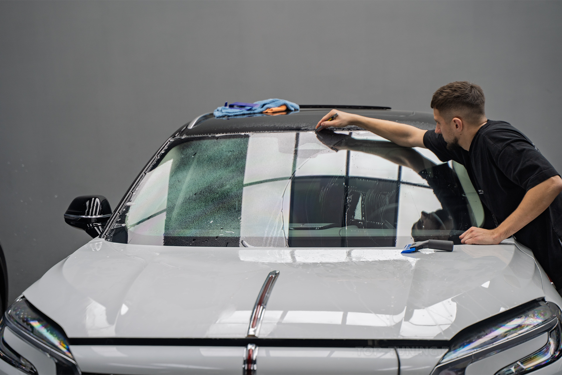 110666 Полная оклейка кузова + доводчики в двери + шумоизоляция дверей Hongqi HS5 2023+