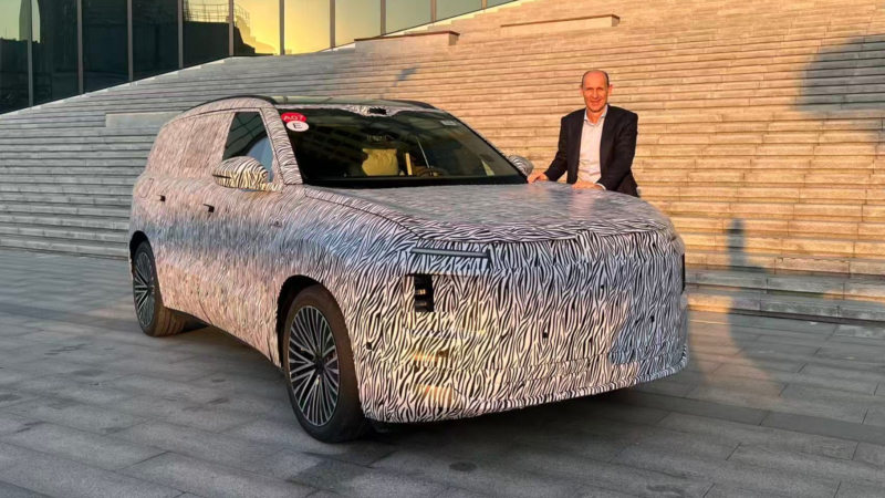 Генеральный директор Volkswagen в Китае представил серийный кроссовер ID. Era EREV – он будет выпущен в 2026 году