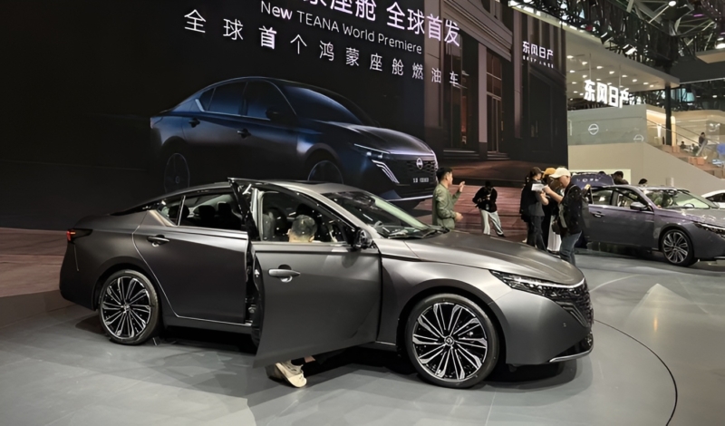 Несмотря на сокращение числа участников и то, что многие новые модели были анонсированы до открытия выставки 21 ноября, в мероприятии приняли участие 1085 автомобилей, из которых 629 (почти 58%) были моделями с новой энергетикой. Заметным стало отсут