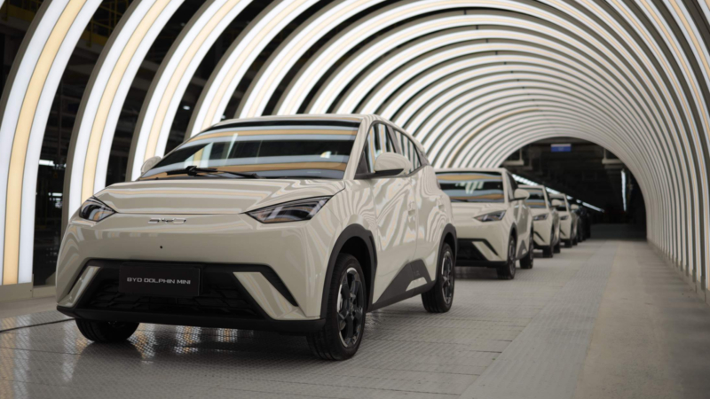 Завод BYD в Бразилии произвел 10 000 автомобилей и добавил вторую смену