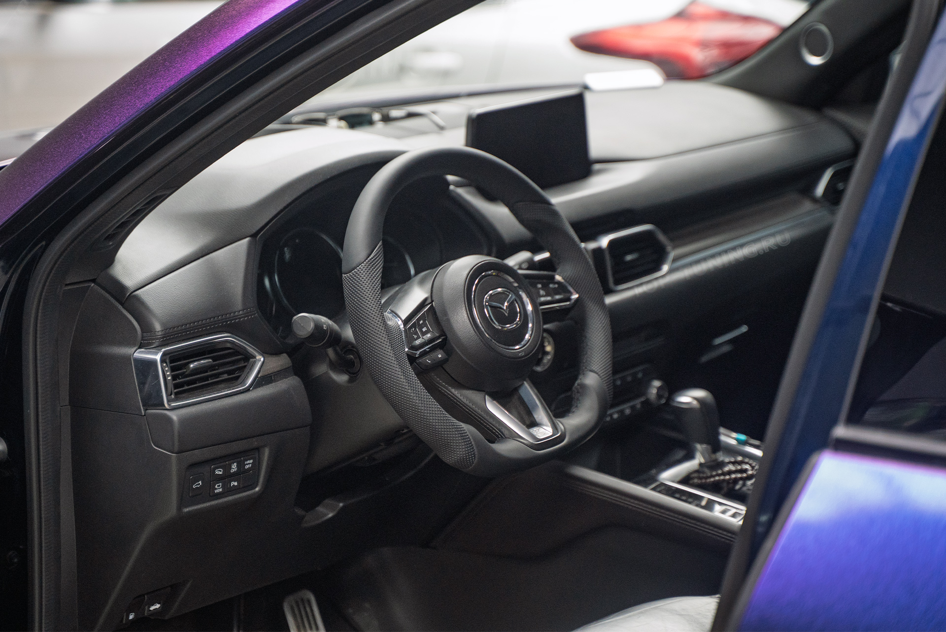 Замена оригинального руля Mazda CX-5 2017-2021 &ndash; анатомический руль Kenstyle