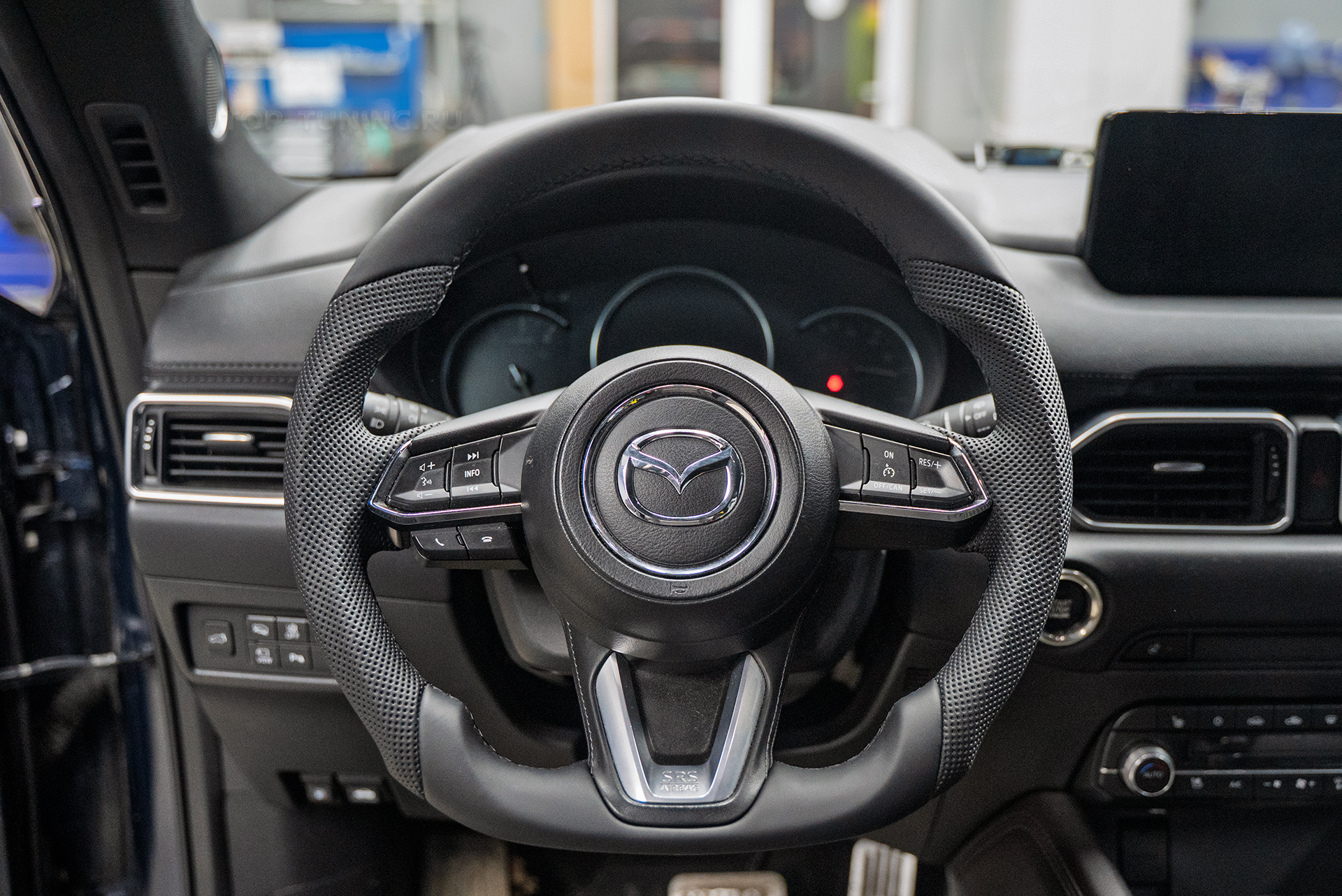 Замена оригинального руля Mazda CX-5 2017-2021 &ndash; анатомический руль Kenstyle