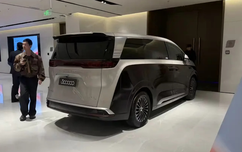 Во время акции Denza Night компания объявила о скором выходе модели D9 на европейский рынок. Также стало известно, что новый спортивный автомобиль Denza Z выступит на Северной петле Нюрбургринга. Это подчёркивает быстрое внедрение D9 в Китае и способ