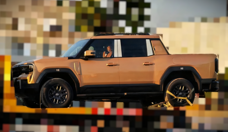 Внешний вид G700 полностью повторяет его предшественника: прямоугольные светодиодные дневные ходовые огни и выступающая решётка радиатора, на которой, вероятно, изображён логотип Jetour.