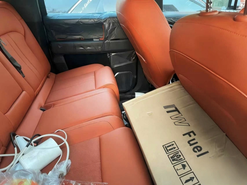 F700 позиционируется как надёжный аналог внедорожника Zongheng G700. Он сохраняет фирменный стиль дизайна Jetour и, как сообщается, оснащён подключаемой гибридной системой. Однако точные технические характеристики пока не подтверждены.