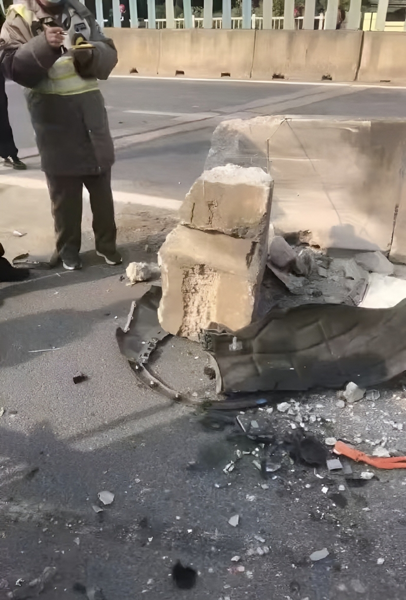 1 декабря в пригороде Шанхая электрический внедорожник-купе Nio EC6 попал в аварию на высокой скорости