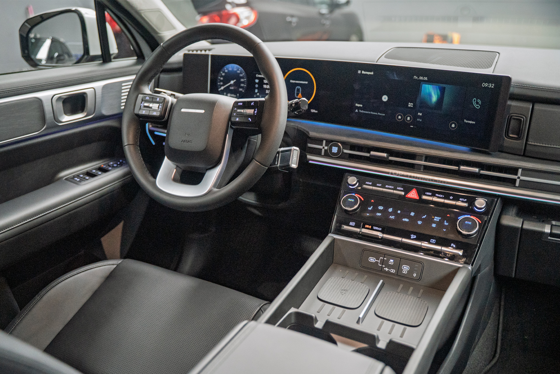 110725 Оклейка зоны риска нового Hyundai Santa Fe 2023+ против сколов и царапин на ЛКП