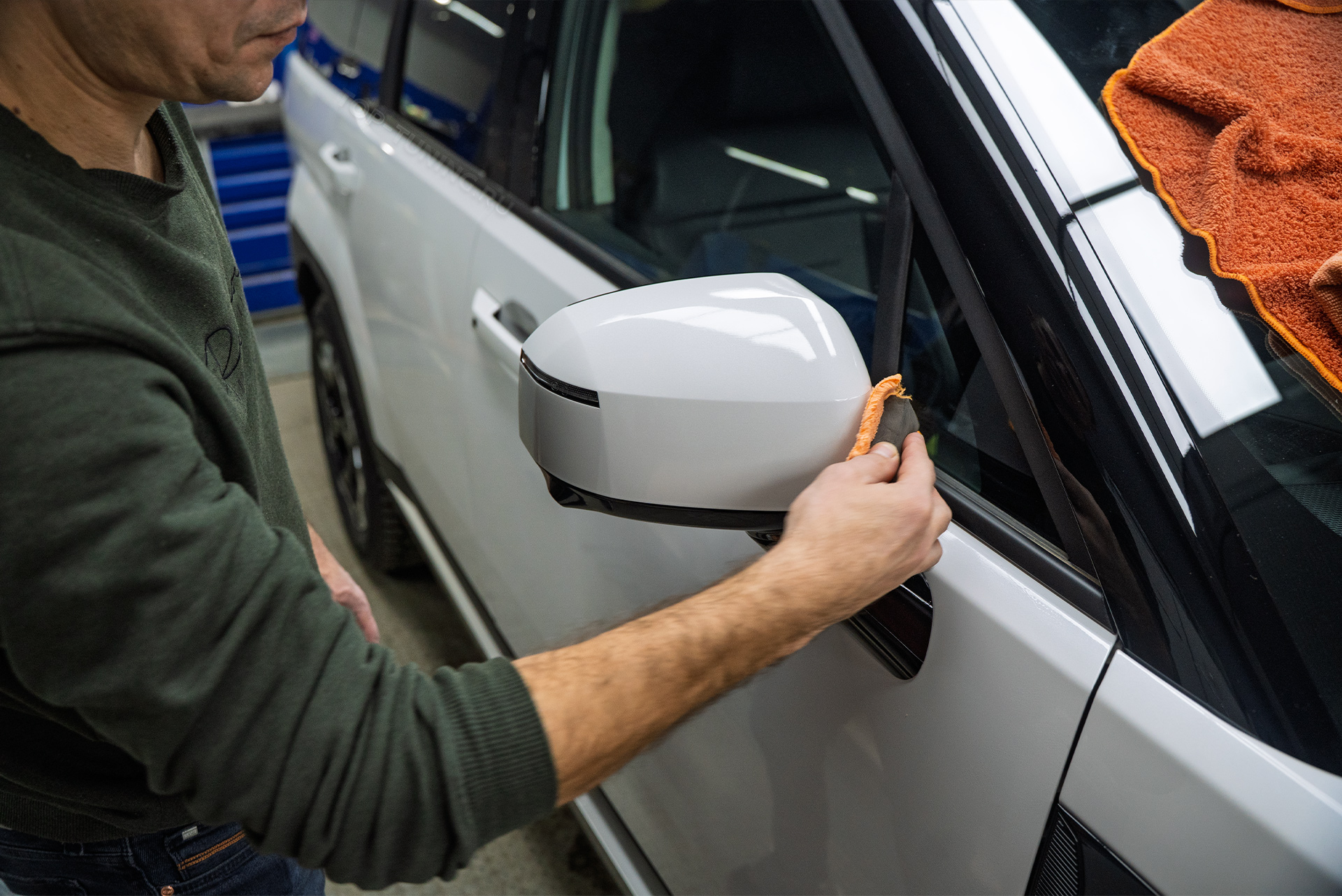 110725 Оклейка зоны риска нового Hyundai Santa Fe 2023+ против сколов и царапин на ЛКП