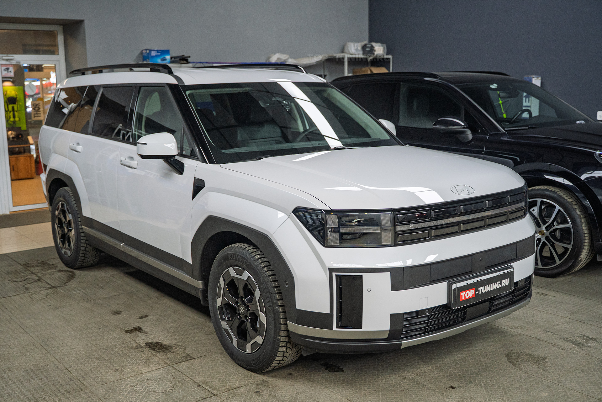 110725 Оклейка зоны риска нового Hyundai Santa Fe 2023+ против сколов и царапин на ЛКП