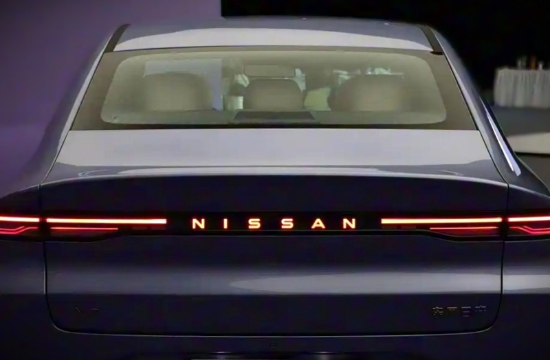 Дизайн N6 схож с дизайном полностью электрического Nissan N7. Его передняя панель имеет герметичный дизайн, верхнюю световую панель во всю ширину, L-образные нижние фары, подсветку &laquo;NISSAN&raquo;, скрытые дверные ручки и встроенный порт для зарядки на задн