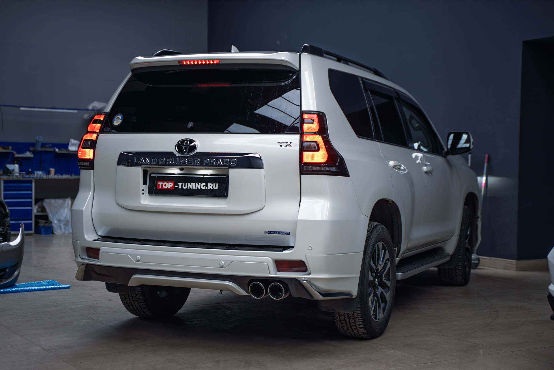 110742 Установка динамической LED-подсветки в салон Toyota Land Cruiser Prado 2017–2020