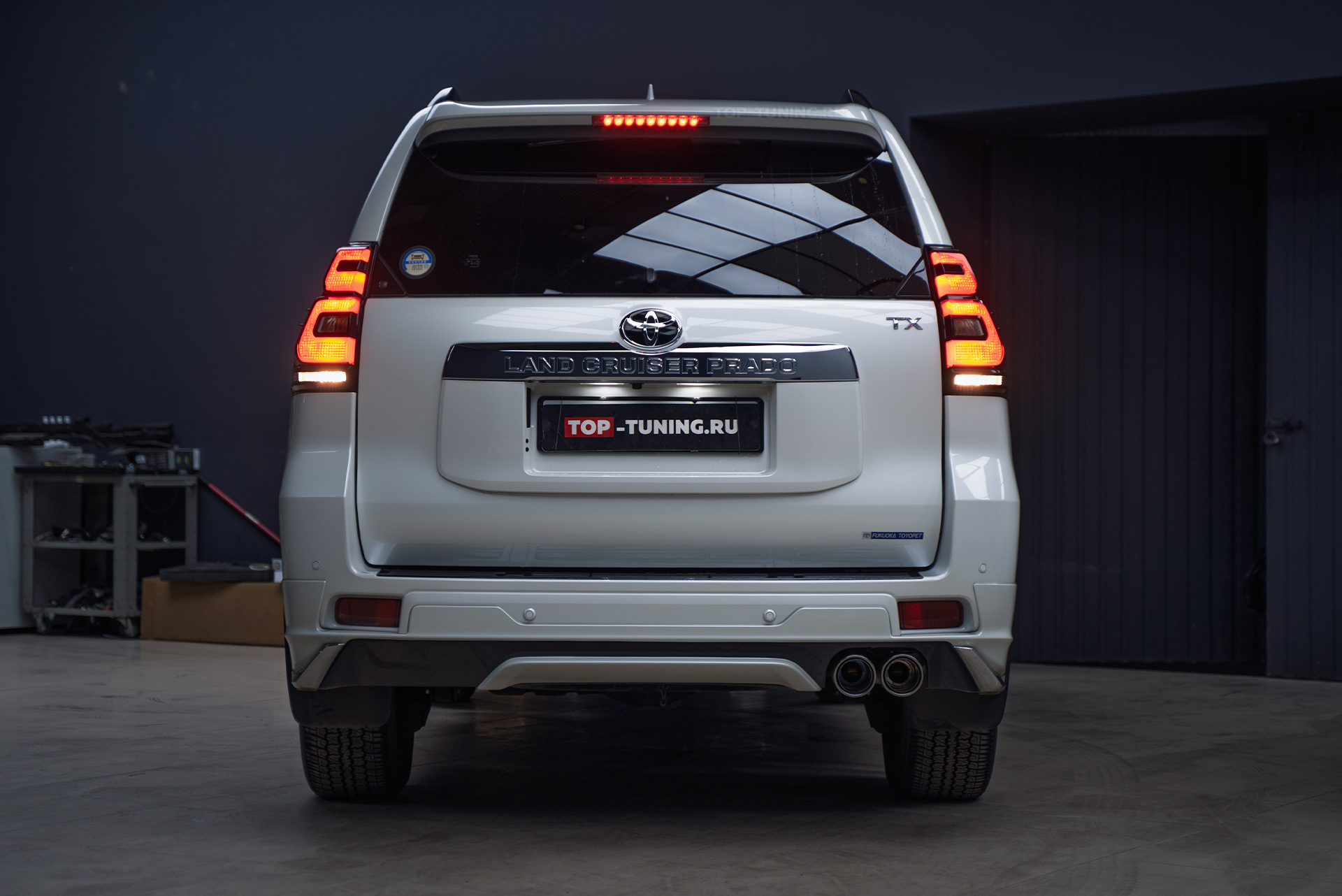 Установка динамической LED-подсветки в салон Toyota Land Cruiser Prado 2017–2020