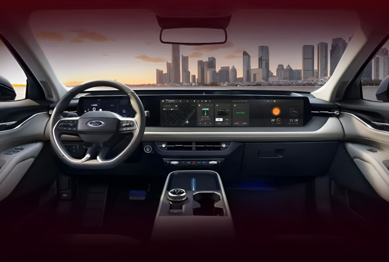 Модель представлена в шести комплектациях по цене от 149 800 до 199 800 юаней (примерно от 1,63 до 2,18 млн рублей)