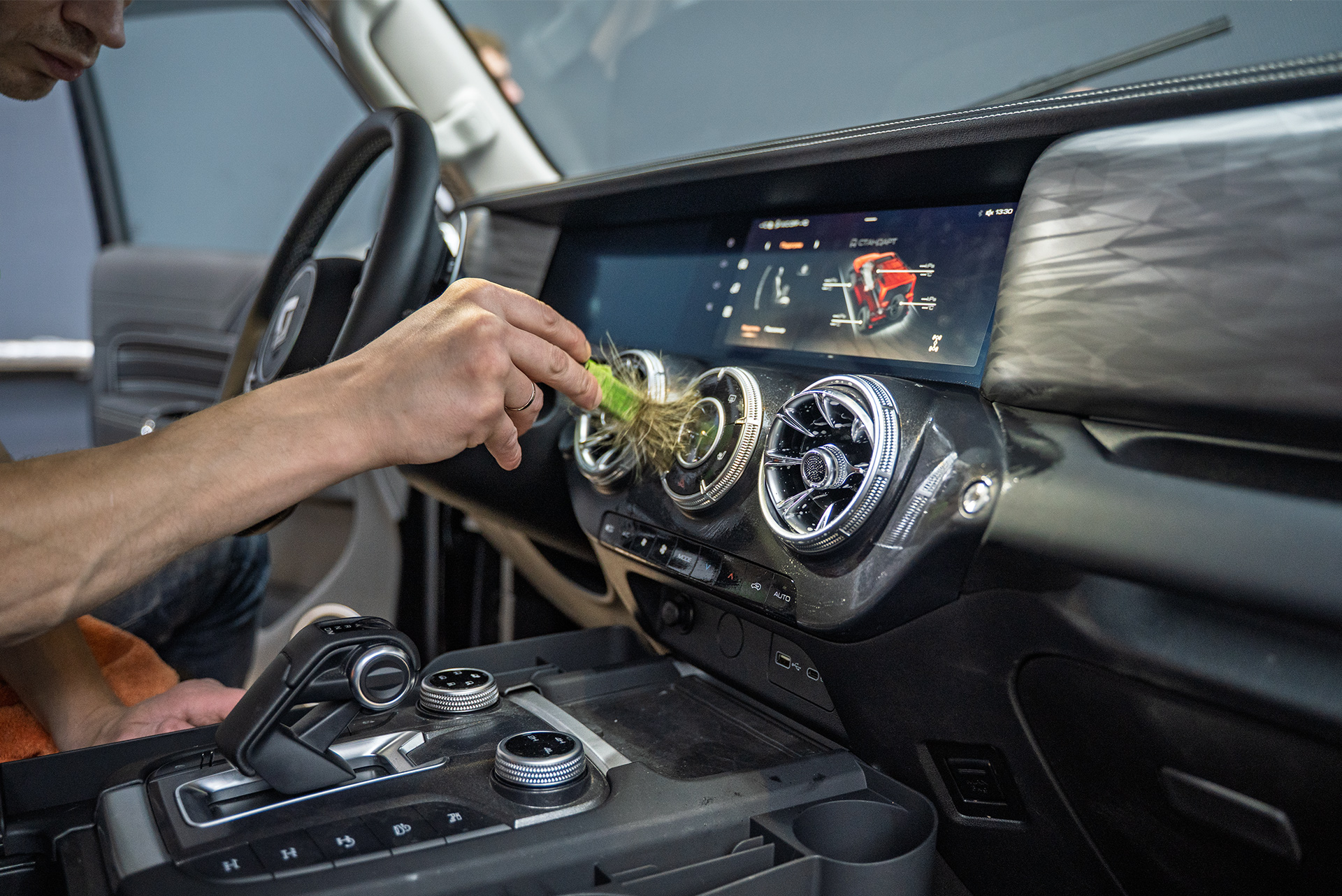 110745 Профессиональная химчистка салона Tank 300 2021+