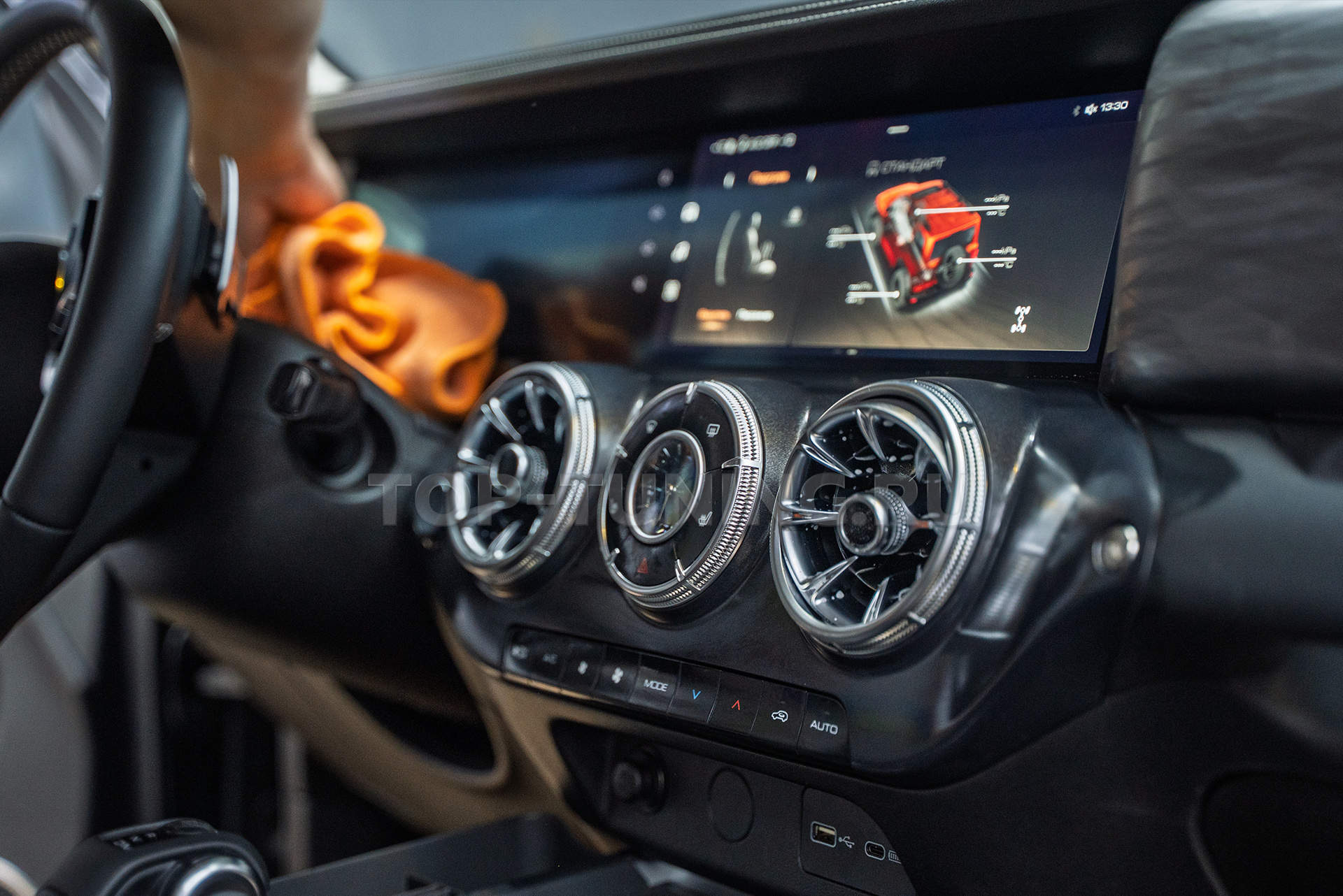 Профессиональная химчистка салона Tank 300 2021+ в Топ Тюнинг Москва