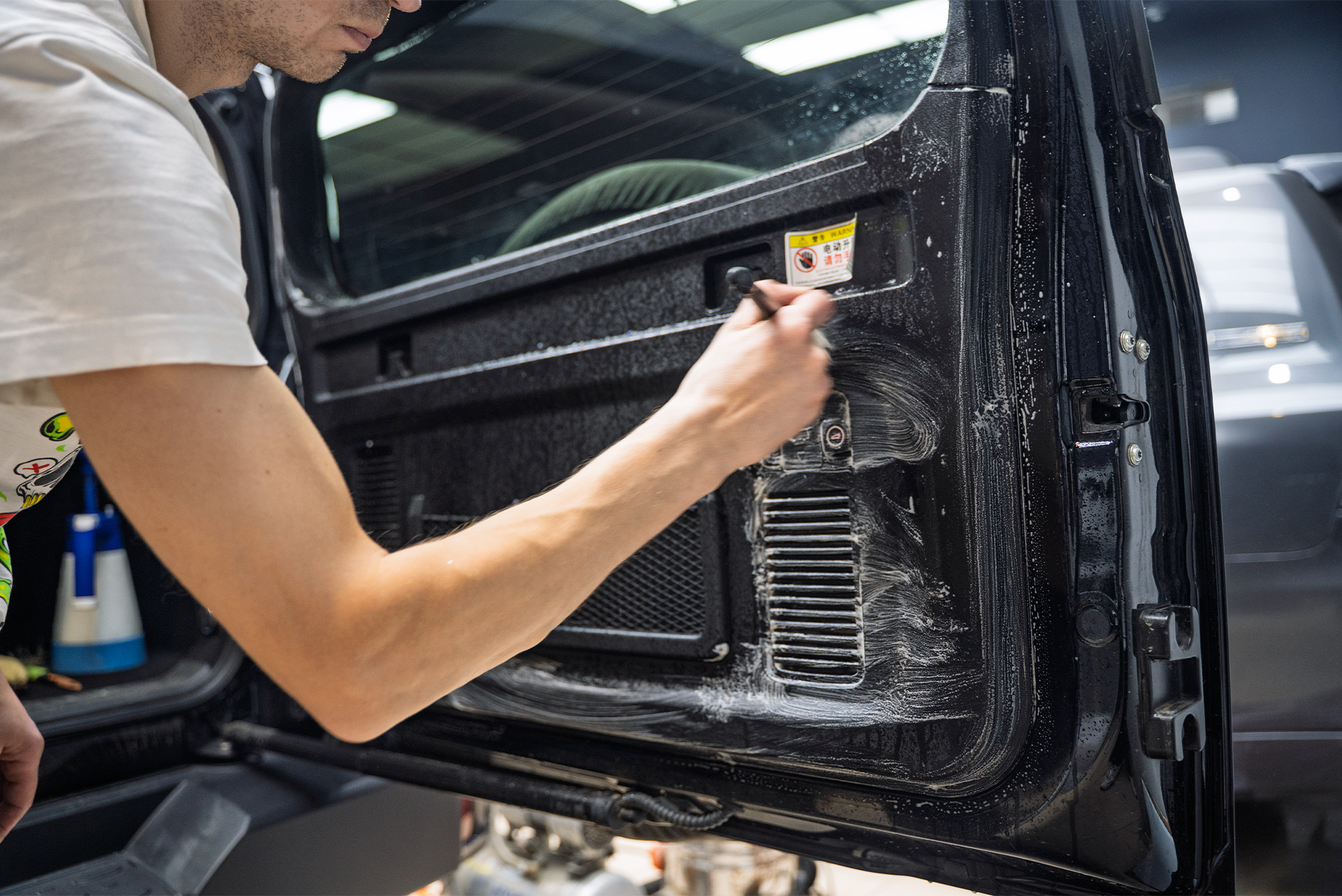 110745 Профессиональная химчистка салона Tank 300 2021+