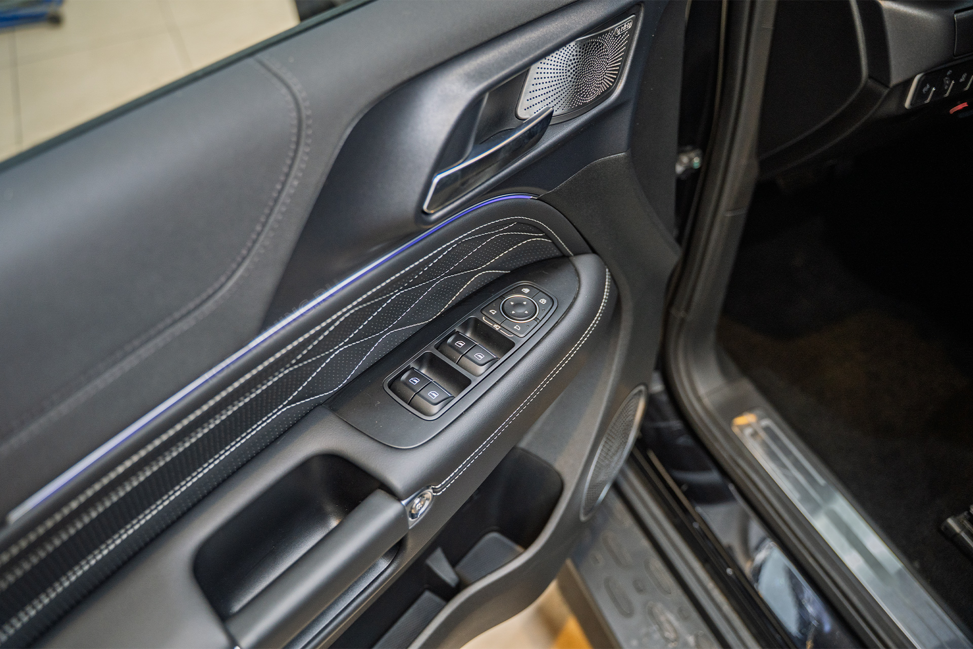 Профессиональная химчистка салона Tank 300 2021+ в Топ Тюнинг Москва