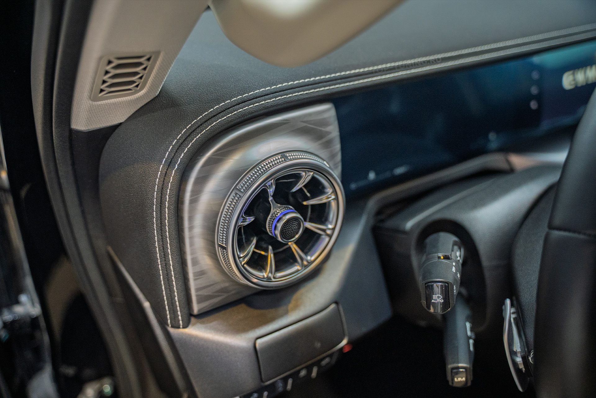 110745 Профессиональная химчистка салона Tank 300 2021+