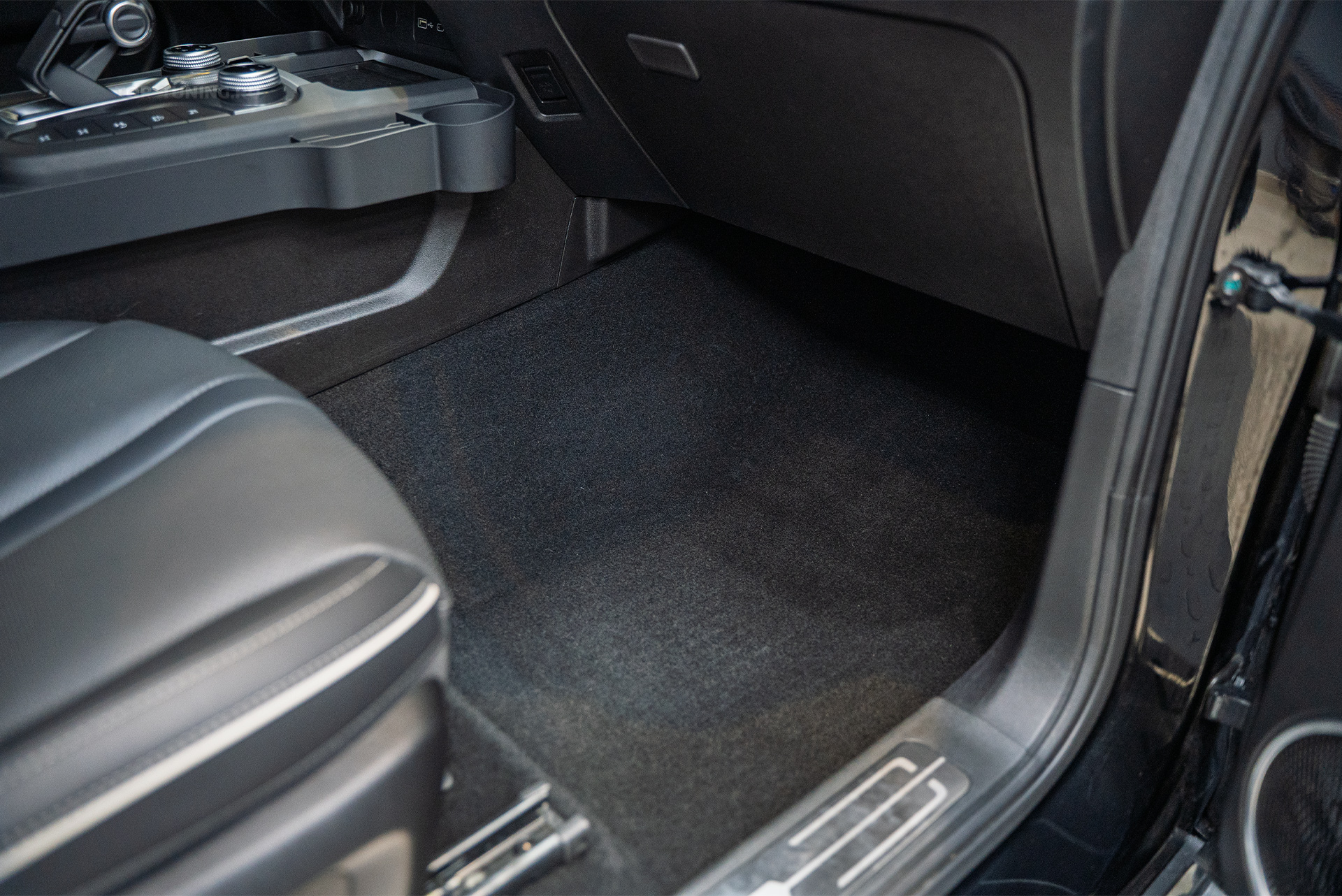 Профессиональная химчистка салона Tank 300 2021+ в Топ Тюнинг Москва