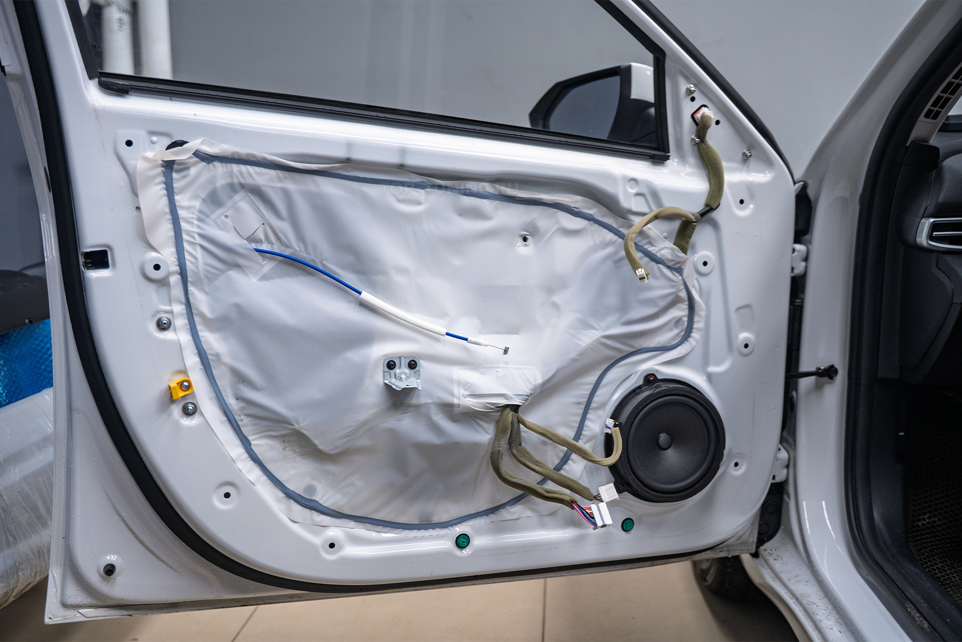 110750 Виброизоляция дверей + атмосферная подсветка салона Hyundai Elantra 2023+ Виброизоляция дверей + атмосферная подсветка салона Hyundai Elantra 2023+