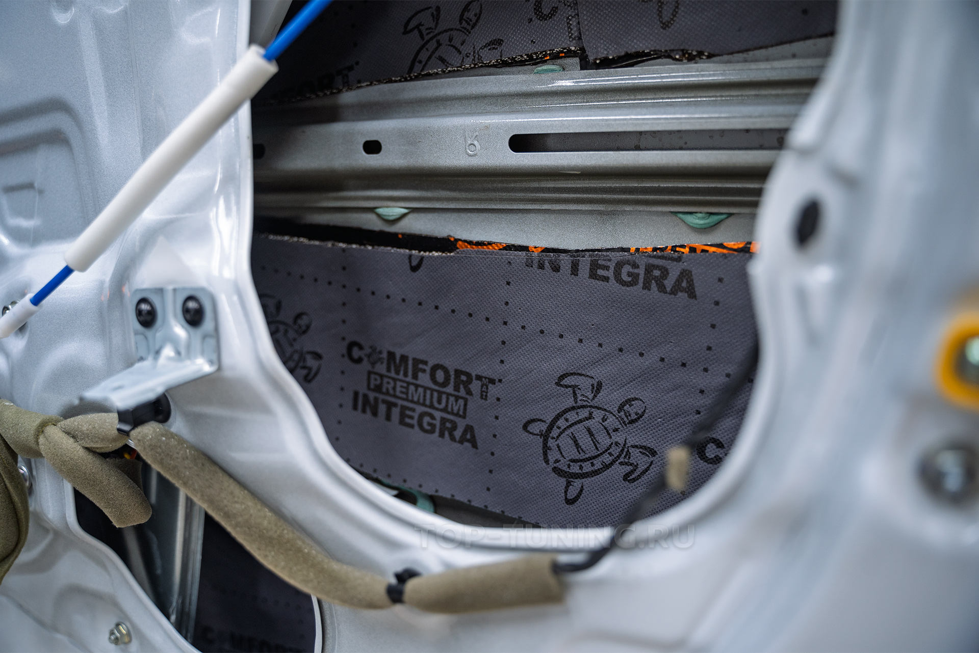 Виброизоляция дверей + атмосферная подсветка салона Hyundai Elantra 2023+ 110750 Виброизоляция дверей + атмосферная подсветка салона Hyundai Elantra 2023+