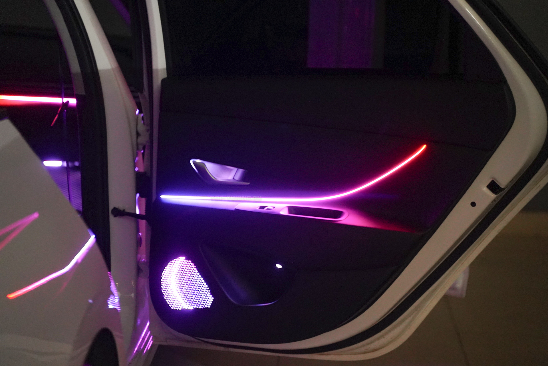 110750 Виброизоляция дверей + атмосферная подсветка салона Hyundai Elantra 2023+ Виброизоляция дверей + атмосферная подсветка салона Hyundai Elantra 2023+