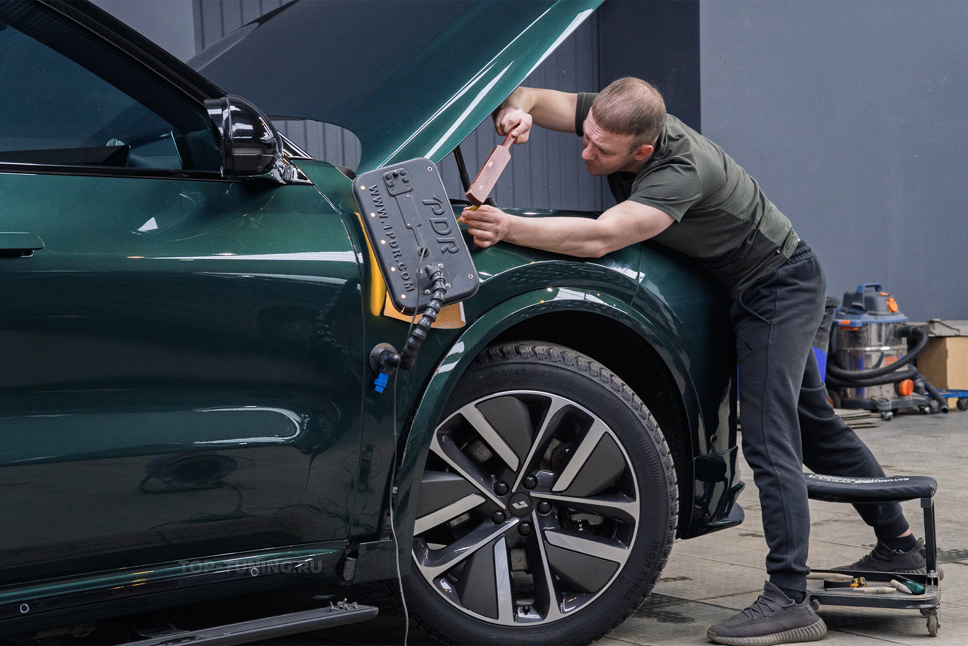 PDR-ремонт вмятины без покраски на кузове Lixiang L9