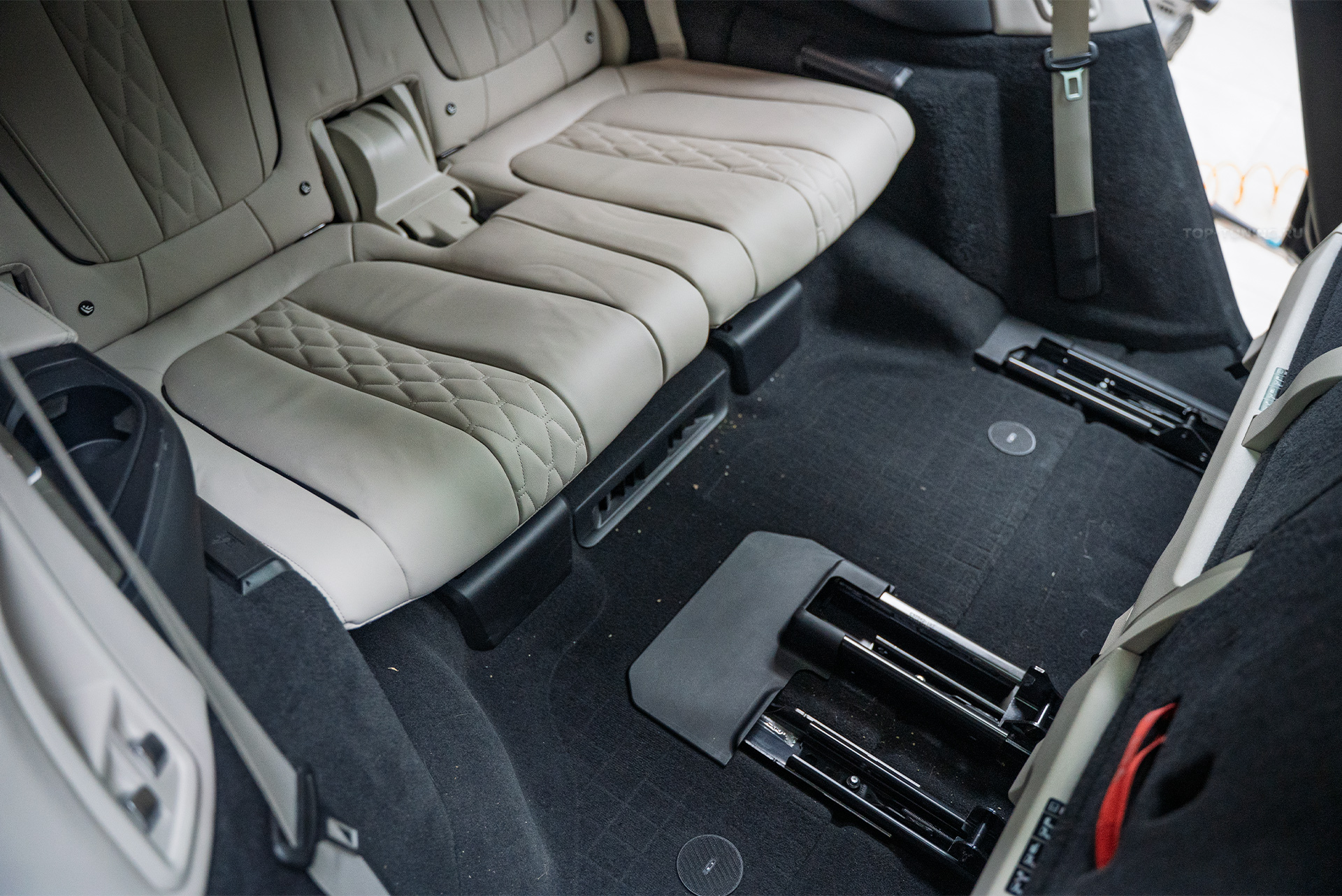 110760 Защита лобового стекла + полная химчистка салона + керамика для BMW X7 G07